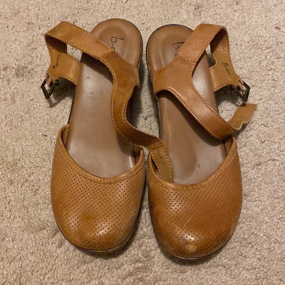 BOC BORN stone Mary Jane leather clogs heels